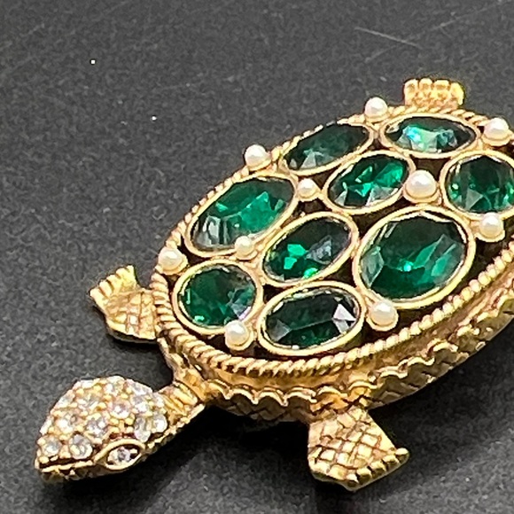 Carolee Gold and Emerald Green Turtle Brooch - Picture 2 of 6